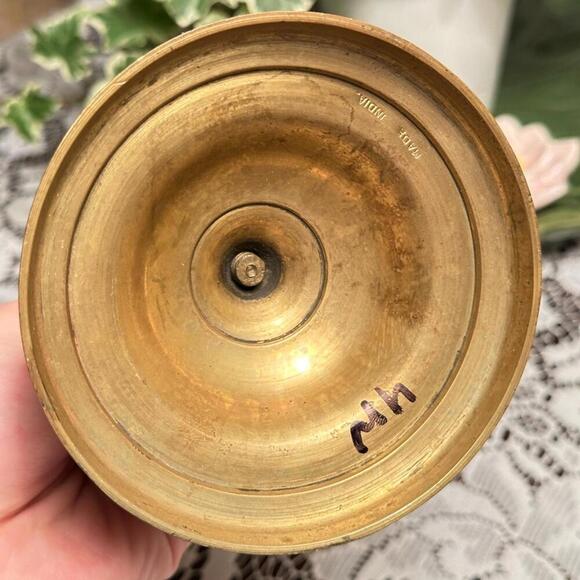 Elegant Vintage Ornate Brass Candlestick Holder - Picture 9 of 9